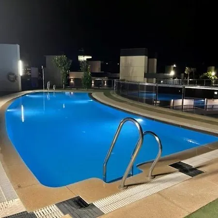 Tecnocordoba Aparcamiento Privado Gratuito Y Piscina Lägenhet